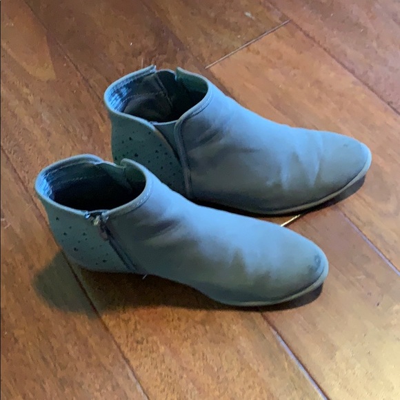 Boots - Picture 2 of 4